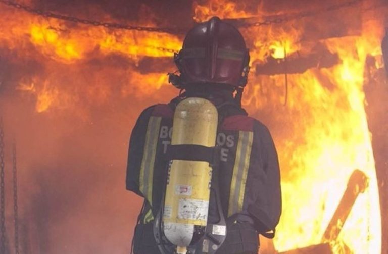 Sucesos.- Cinco afectados en el incendio de una vivienda en Santa Cruz de Tenerife