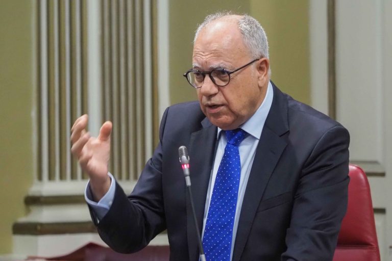 RS714922_sm-parlamento-310-scr