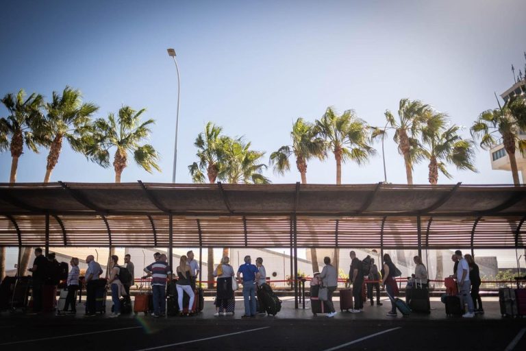 turistas en espera